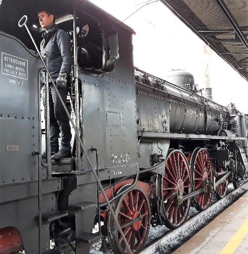 La locomotiva a vapore Gr. 685 del treno storico della Grande Guerra 